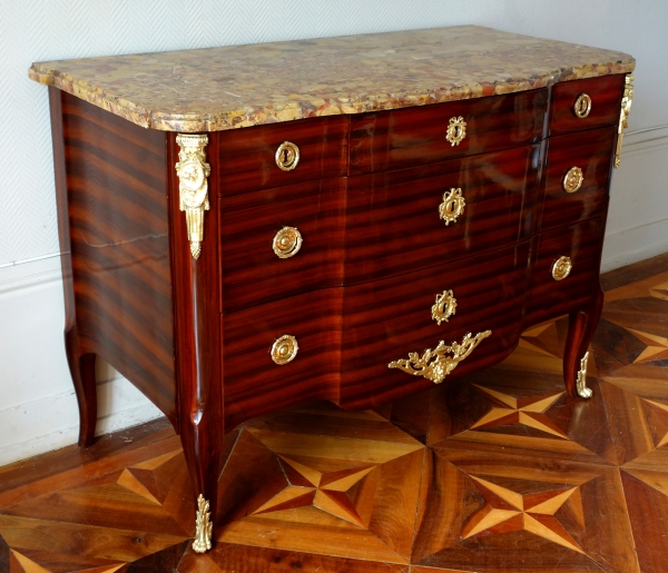 Détail — JG Schlichtig : grande commode d'époque Transition en satiné, marbre brèche d'Alep - estampillée