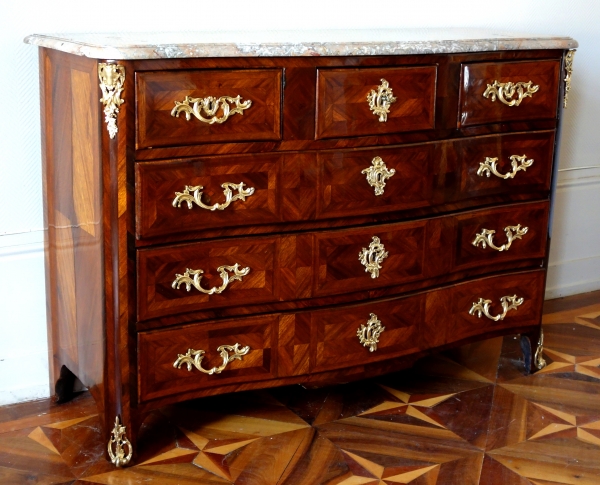 Detail — Francois Garnier : large marquetry commode, 18th century production - Louis XV period - stamped
