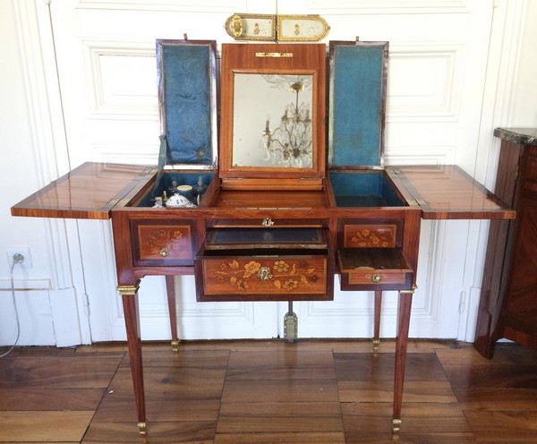 Détail — Coiffeuse en marqueterie d'époque Louis XVI, par Reizell