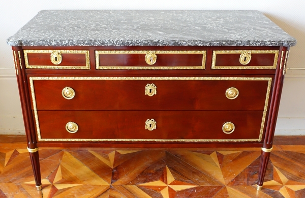 Détail — Grande commode en acajou et bronze doré d'époque Louis XVI Directoire attribuée à Etienne Avril