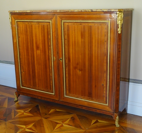 Detail — 18th century marquetry sideboard - Transition period circa 1770