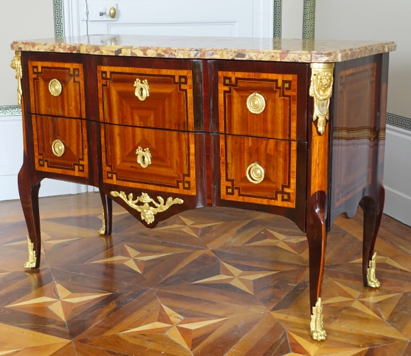 Détail — F. Rubestuck et N. Petit : commode d'époque Transition en marqueterie estampillée