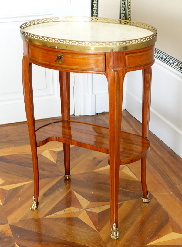 Détail — Etienne Avril : table de salon d'époque Louis XV Transition en marqueterie - estampillée et JME