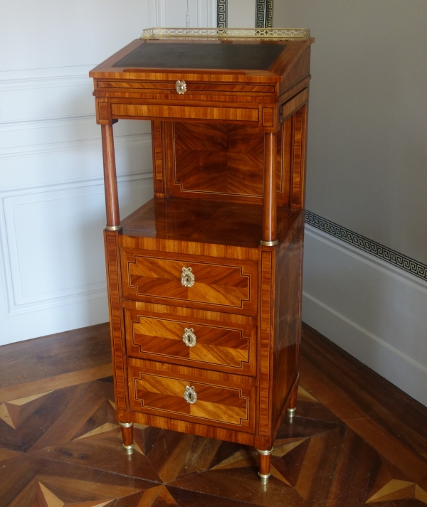 Détail — Meuble d'entre deux ou écritoire-debout d'époque Louis XVI en marqueterie