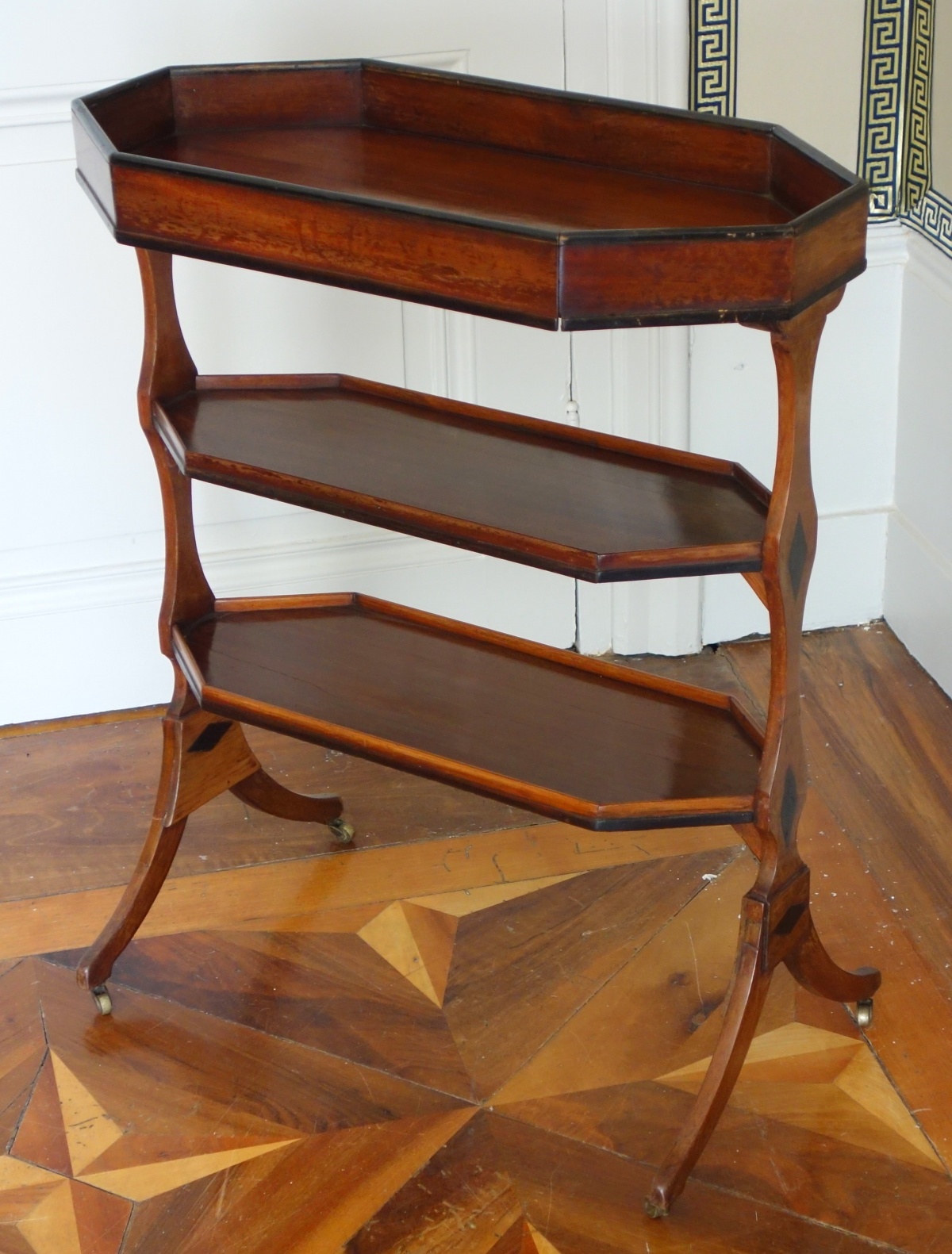 Détail — Table de salon tricoteuse XVIIIe en acajou et ébène, époque Directoire