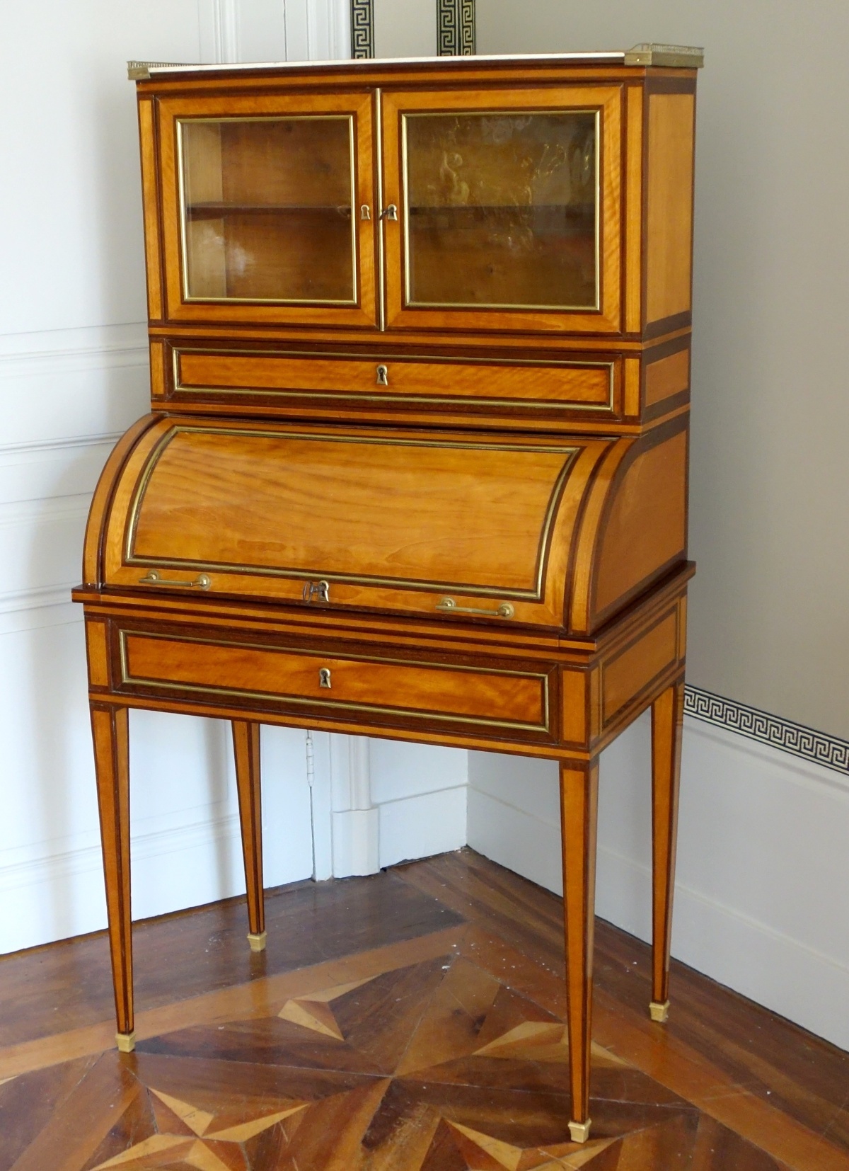 Détail — Bureau cylindre en citronnier et acajou, fin de l'époque Louis XVI