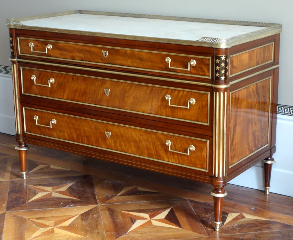 Detail — Large Louis XVI lemon tree and mahogany commode, late 18th century