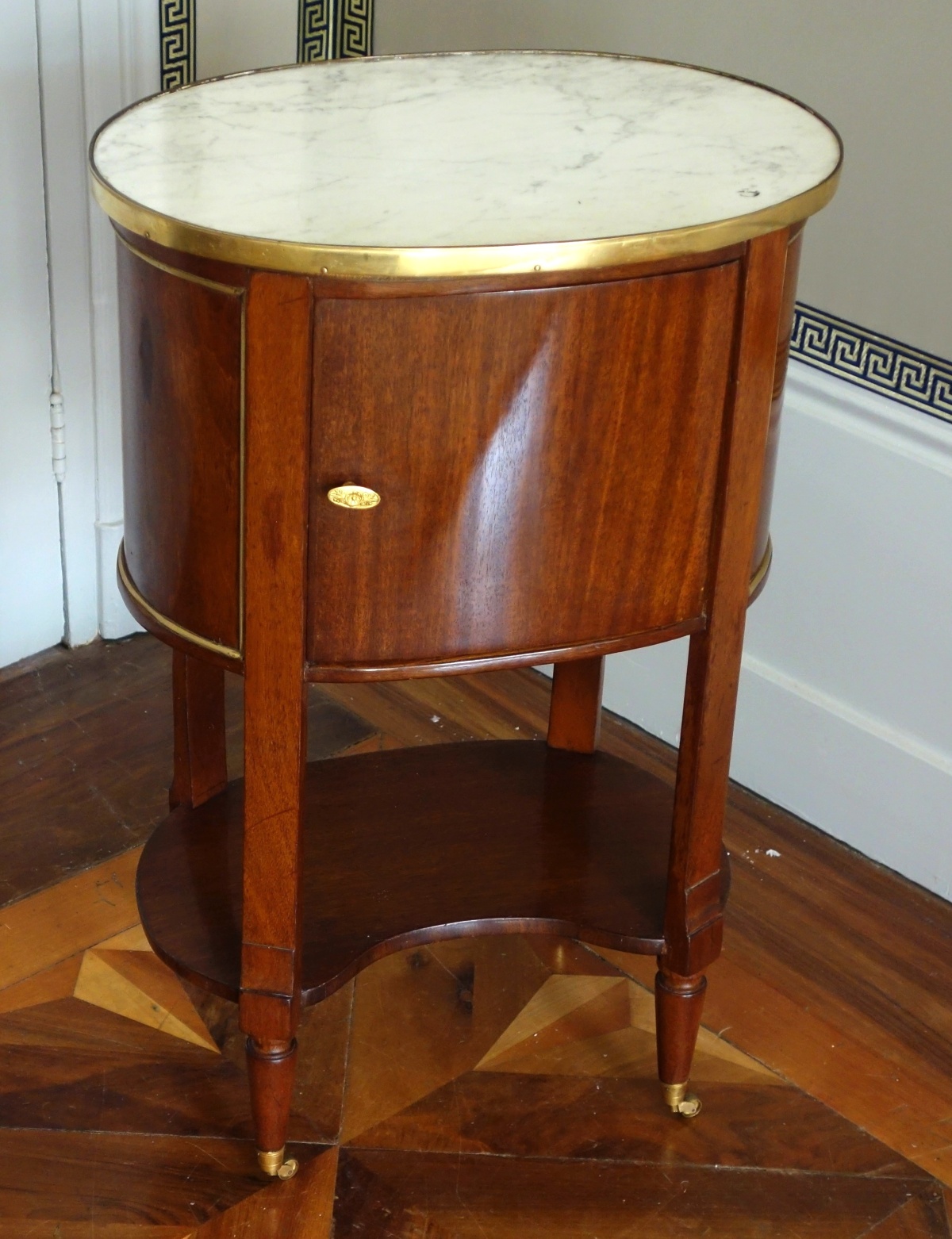 Detail — Louis XVI mahogany bedside table / coffee table, late 18th century