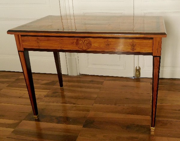 Detail — Louis XVI rosewood marquetry table - royalist pattern - 18th Century