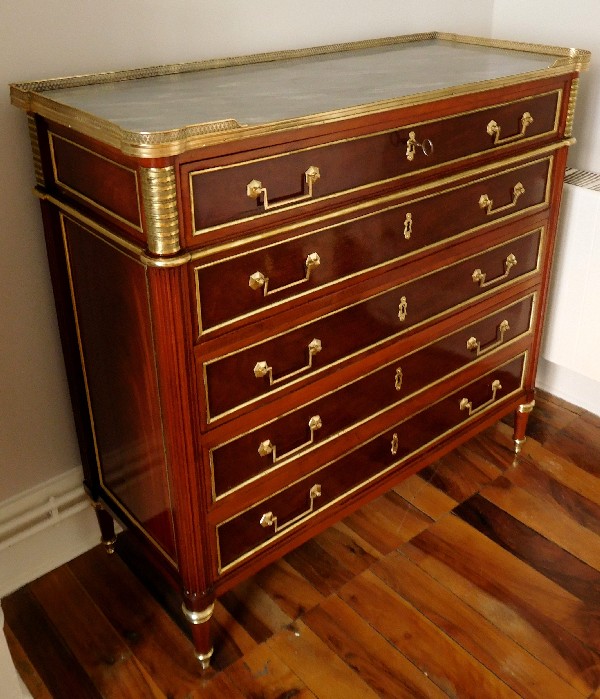Détail — Commode secrétaire en acajou, époque Louis XVI, estampille de L. Martine