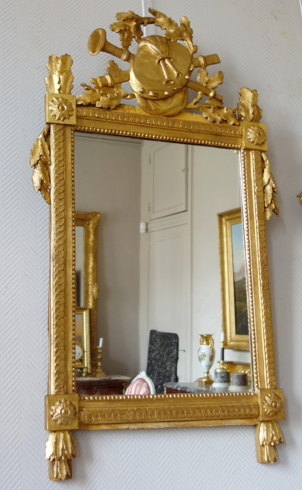 Detail — Tall Louis XVI gilt wood mirror - France, late 18th century circa 1780 - 122cm x 70cm