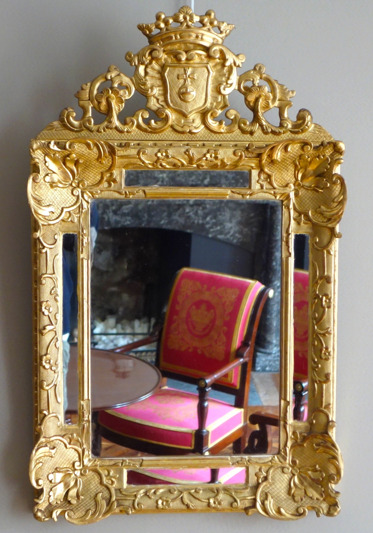 Detail — Regency style gold leaf gilt wood mirror, a Marquis crown on top - 19th century