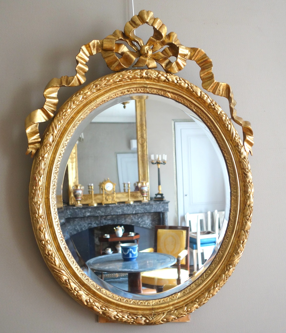 Detail — Louis XVI gold leaf gilt wood oval mirror, 18th century circa 1780