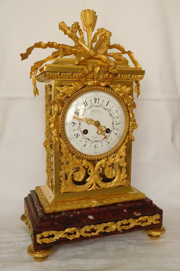 Détail — Pendule cage de style Louis XVI en bronze ciselé et doré et marbre griotte, époque XIXe
