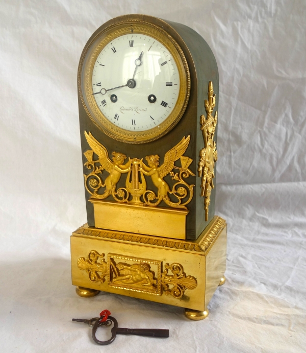 Détail — Pendule borne d'époque Empire en bronze patiné et doré par Lesieur et Thomire