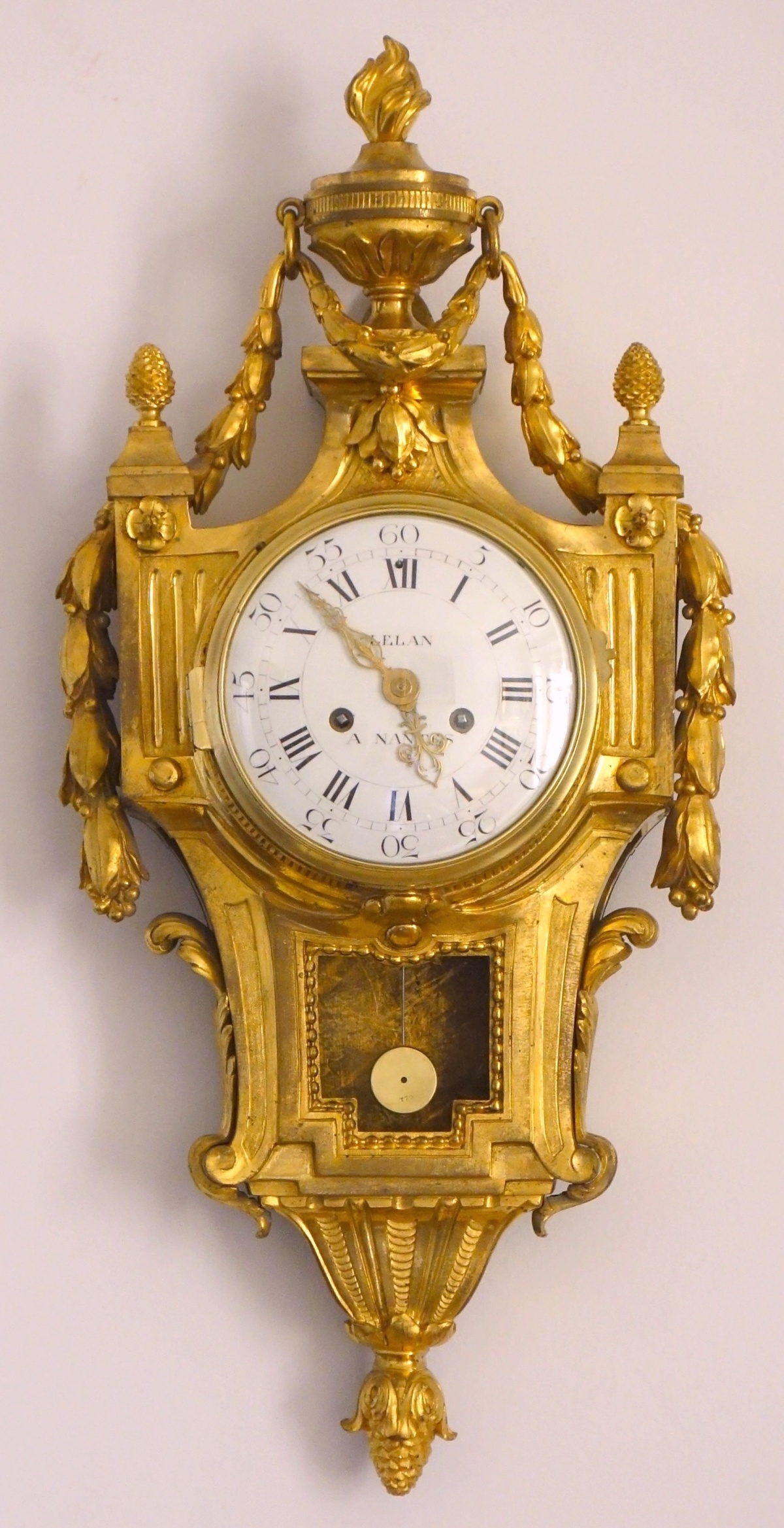 Détail — Osmond : cartel en bronze ciselé et doré d'époque Louis XVI - signé