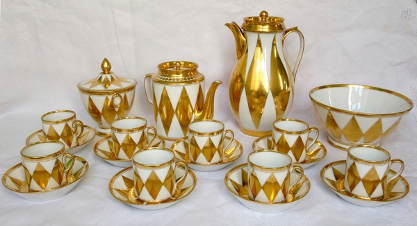 Détail — Manufacture Felly à Paris : service à thé et café en porcelaine, époque Directoire fin XVIIIe siècle