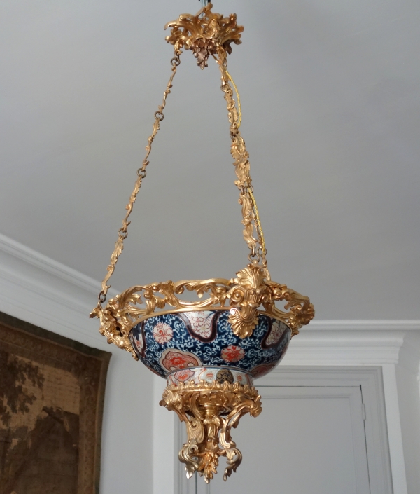Détail — Suspension lustre en porcelaine Imari et bronze doré - chateau de Verteuil / de La Rochefoucauld