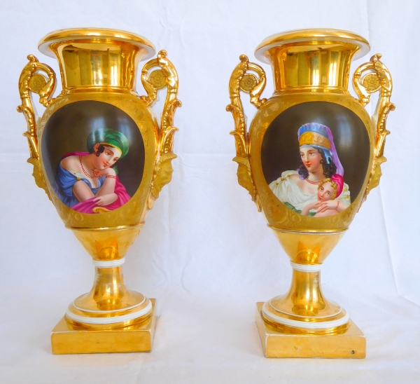 Detail — Pair of tall Empire Paris porcelain vases, Fauveau Manufacture - early 19th century - 36cm