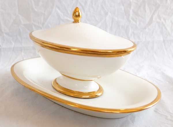 Detail — Sevres porcelain sauce boat enhanced with fine gold - early 19th century - 1820 - signée