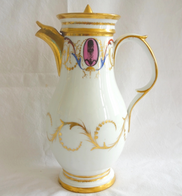 Détail — Verseuse / cafetière en porcelaine, époque Directoire Consulat - fin XVIIIe siècle vers 1800