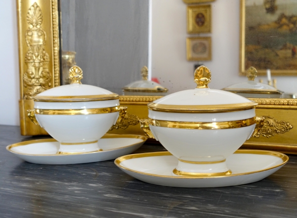 Detail — Pair of Empire Paris porcelain sauce boats, early 19th century circa 1810 - 1820