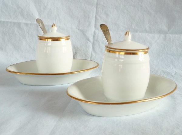 Détail — Nast : paire de moutardiers d’époque Empire en porcelaine de Paris blanche et or