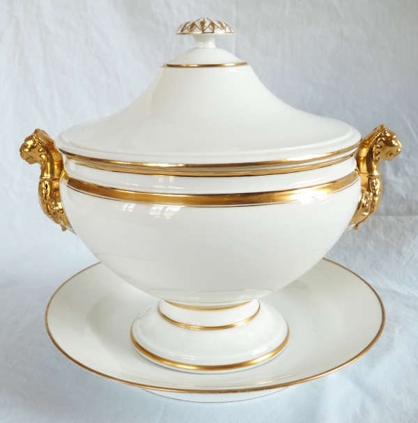 Détail — Nast : pot à oille / soupière d’époque Empire en porcelaine de Paris blanche et or