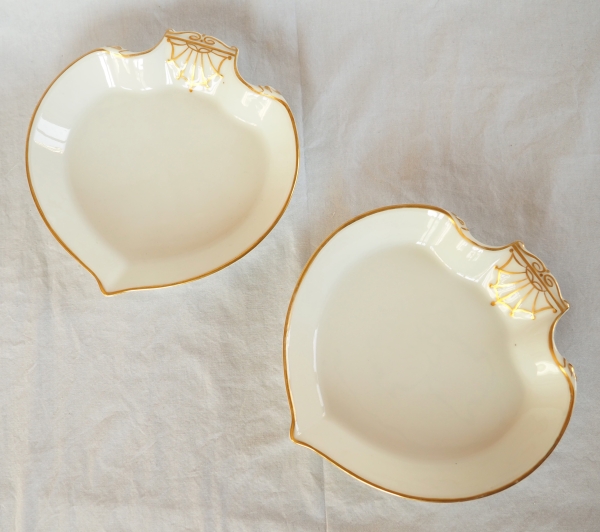 Detail — Nast : pair of Paris porcelain bread dishes enhanced with fine gold - early 19th century