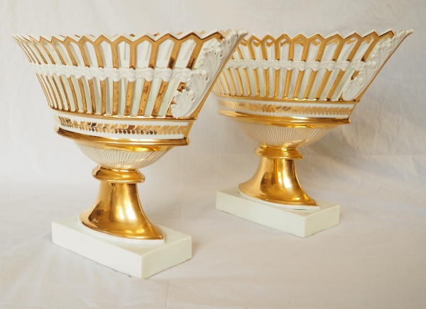 Detail — Pair of Empire Paris porcelain reticulated cups gilt with fine gold - attributed to Nast