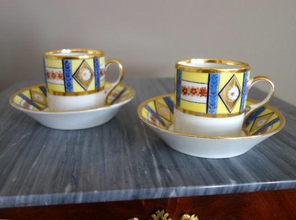 Detail — Pair of Empire Paris porcelain litron-shaped coffee cups - early 19th century