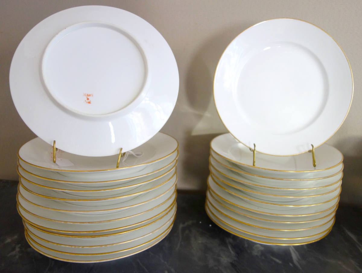 Detail — Nast : 12 table plates & 12 dessert plates - Paris porcelain - Empire period - signed