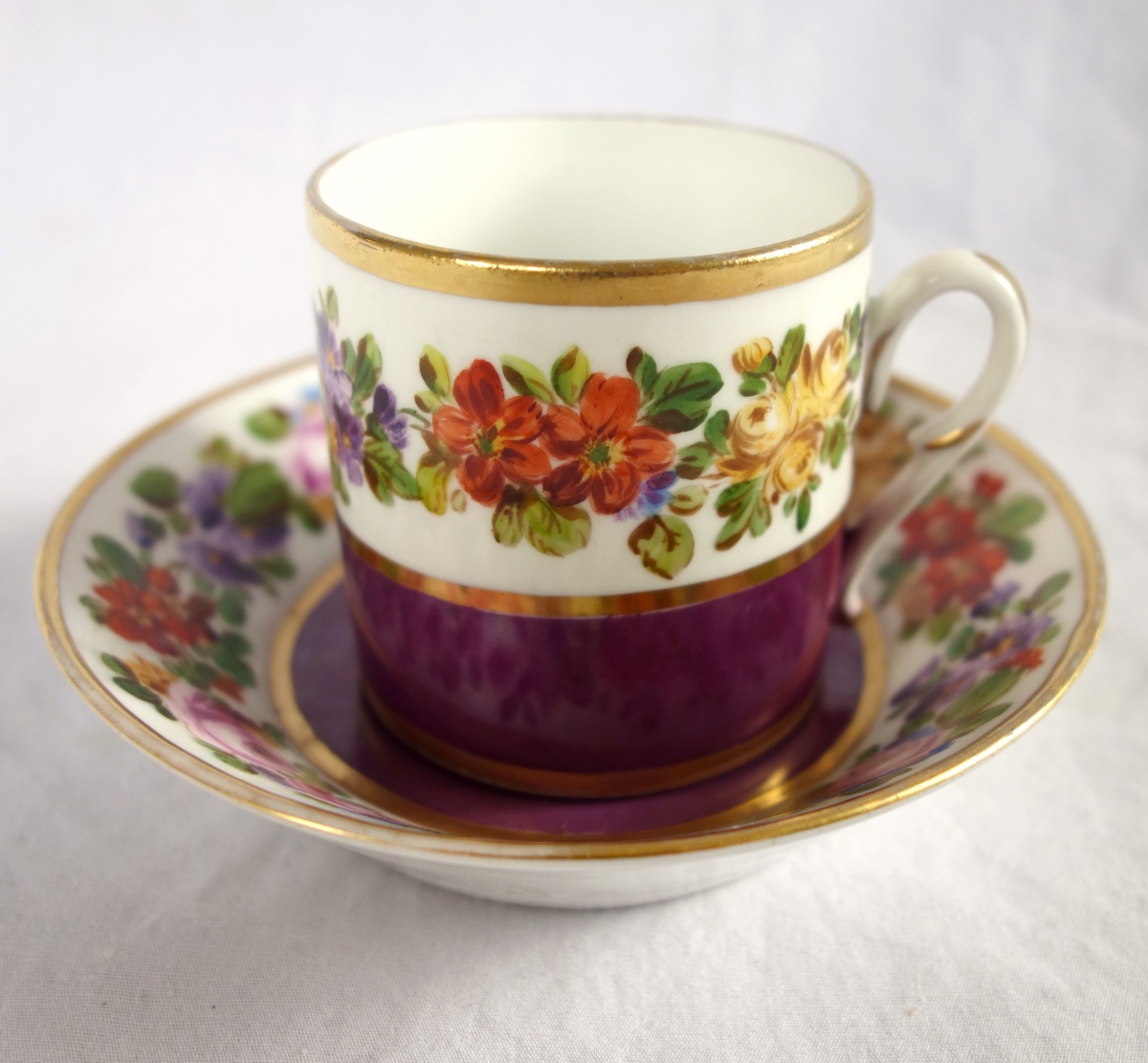 Détail — Tasse à café litron en porcelaine polychrome et dorée, porcelaine de Paris vers 1820