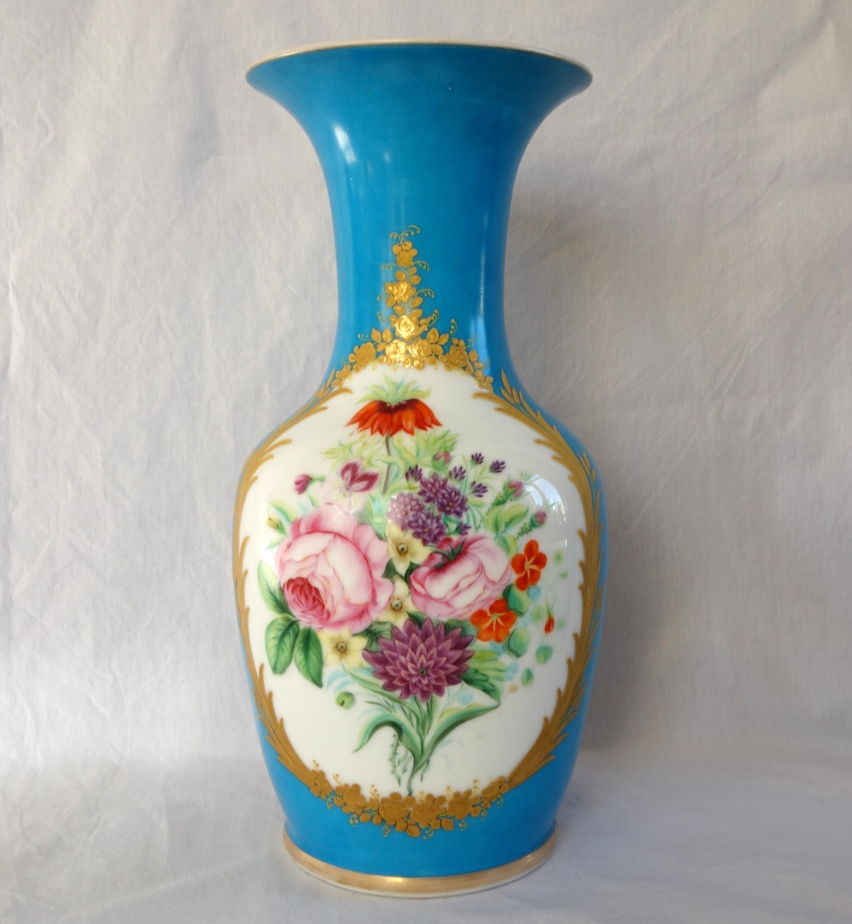 Détail — Grand vase d'ornement en porcelaine turquoise & or dans le goût de Sèvres, époque Napoléon III