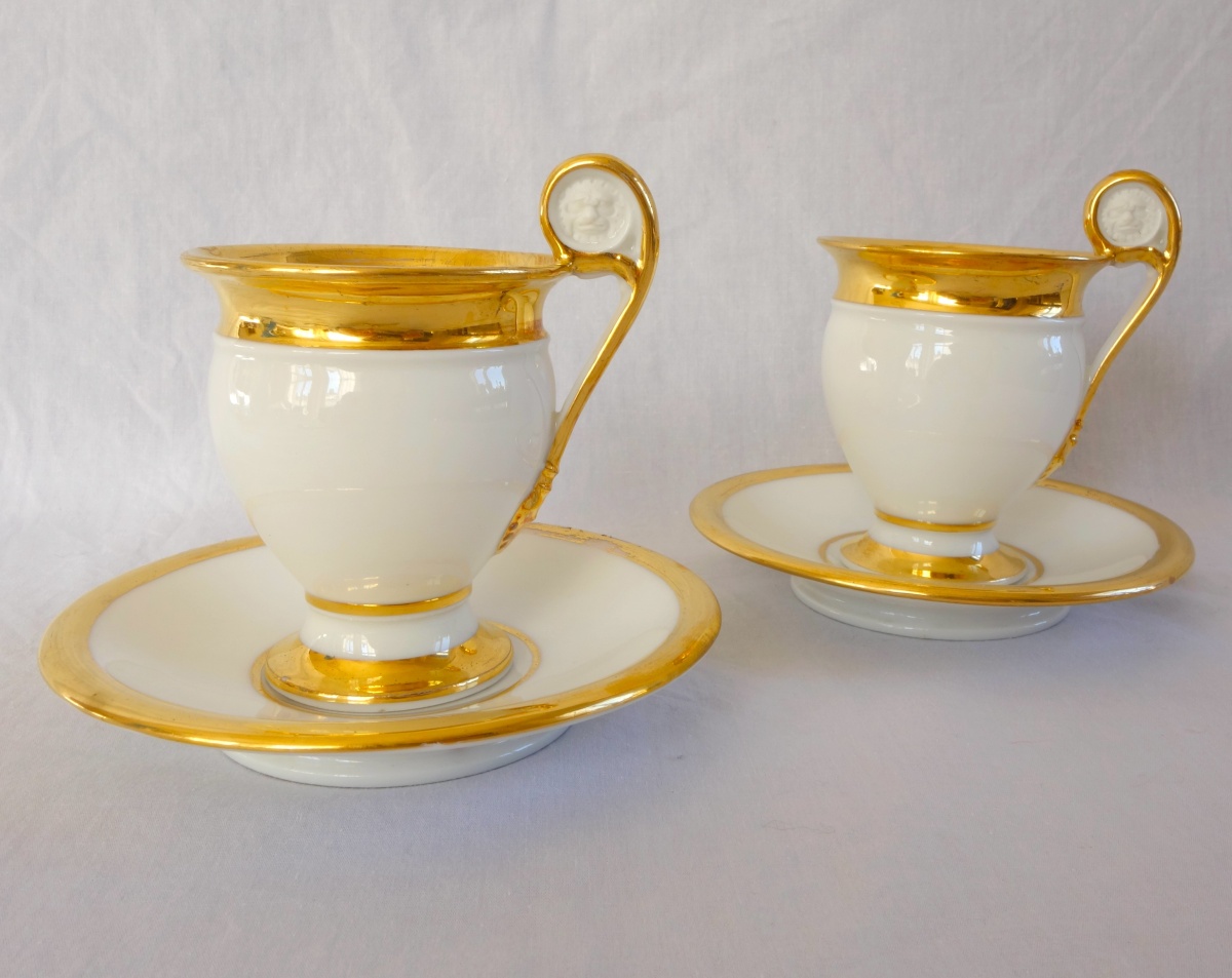 Détail — Service tête à tête de 2 tasses Empire à têtes de lion, porcelaine de Paris dorée à l'or fin
