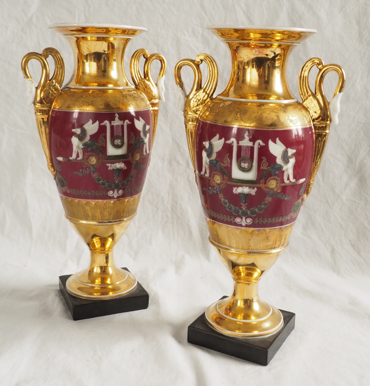 Detail — Pair of Empire Paris porcelain vases, polychromatic and gilt decoration - putto stealing eggs