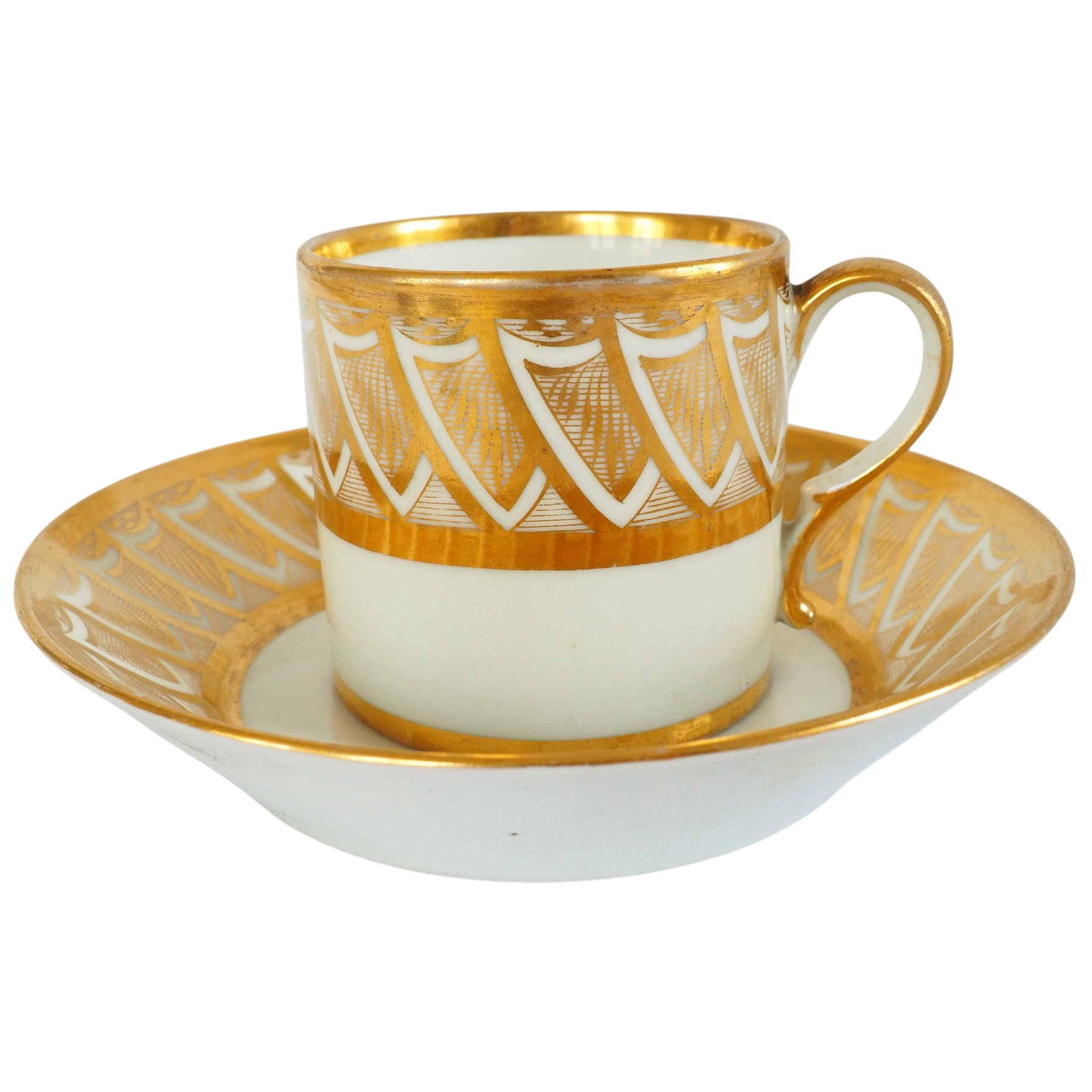 Tasse litron d'époque Empire en porcelaine blanche et or attribuée à Dagoty