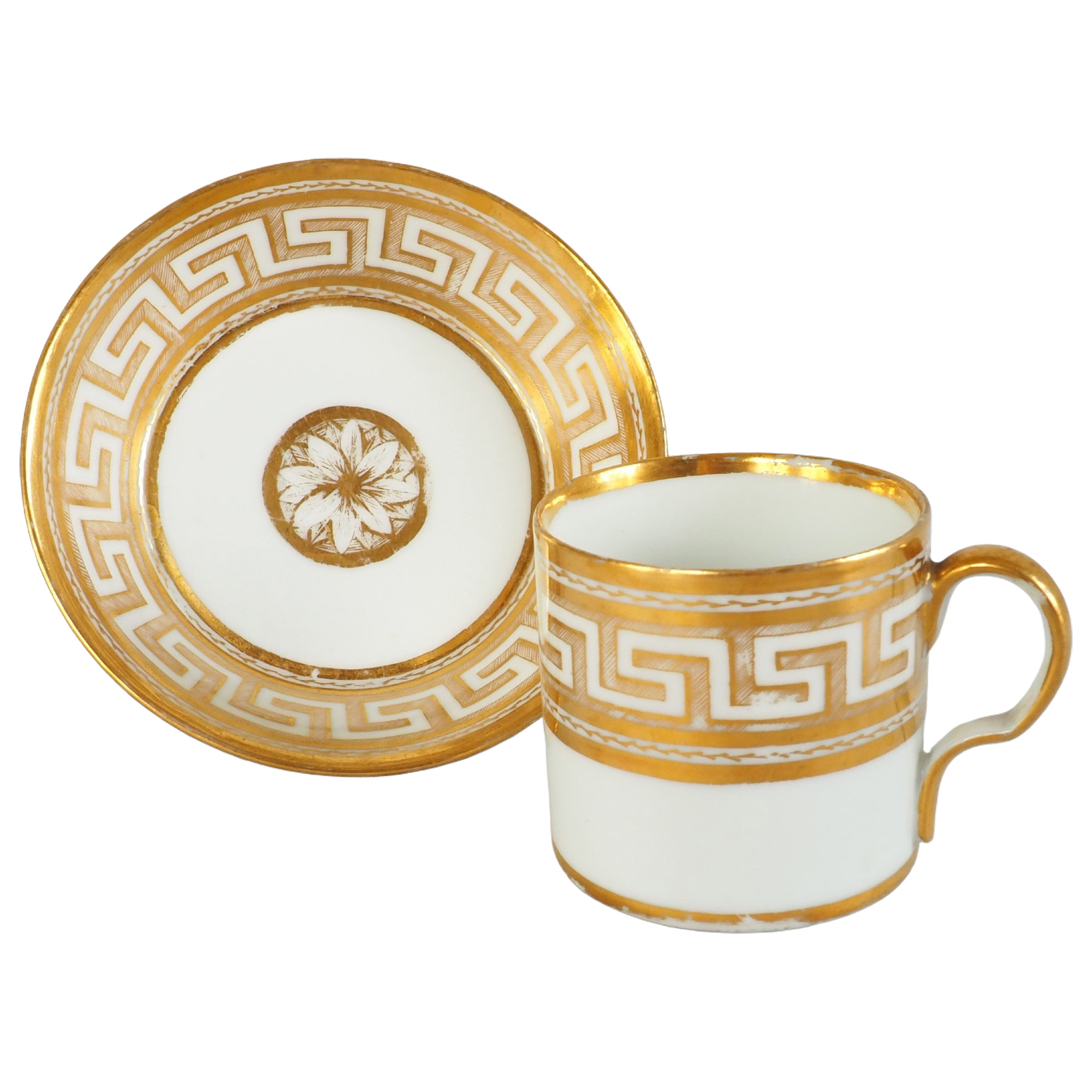 Tasse litron d'époque Empire en porcelaine blanche et or attribuée à Dagoty