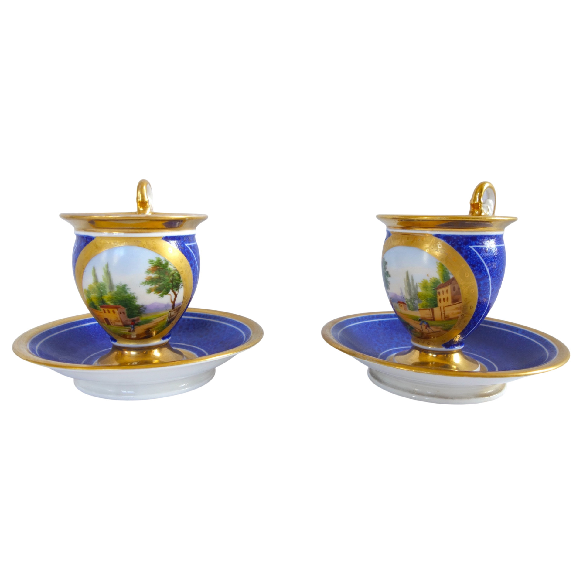 Paire de tasses Empire à décor bleu et or en porcelaine de Paris, époque Restauration