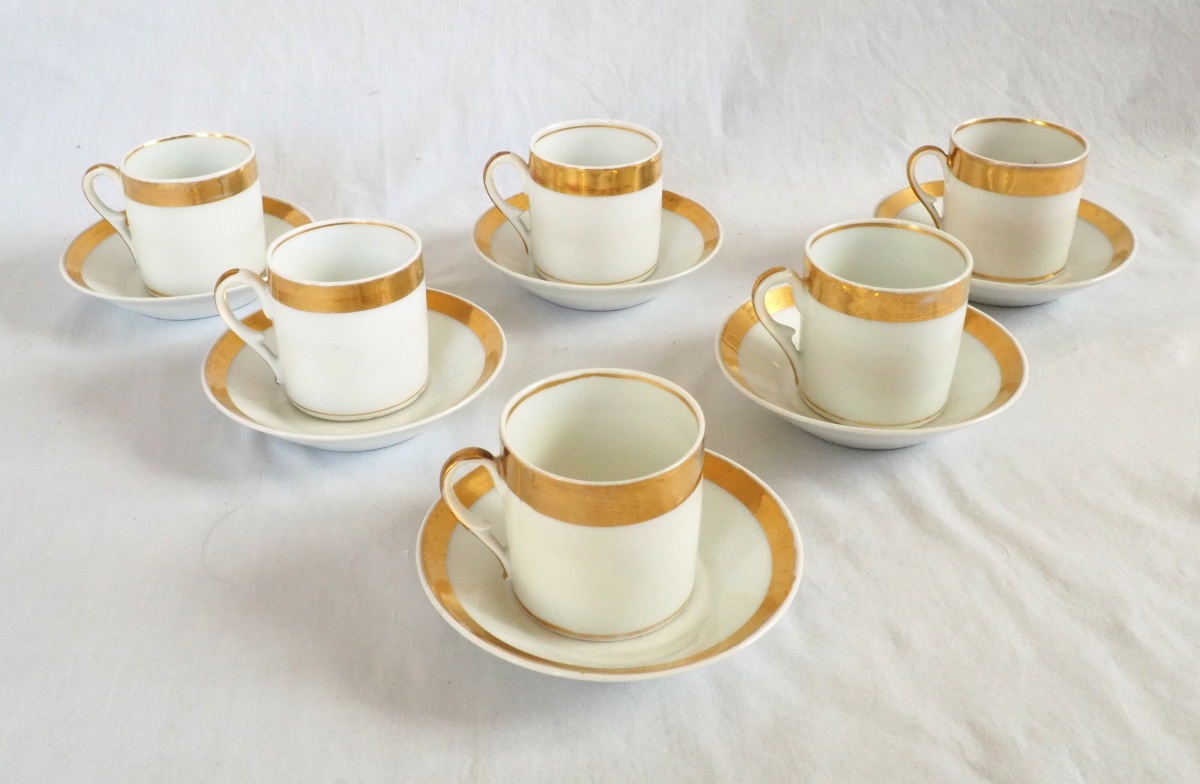 Detail — Empire Paris porcelain coffee set enhanced with fine gold - early 19th century