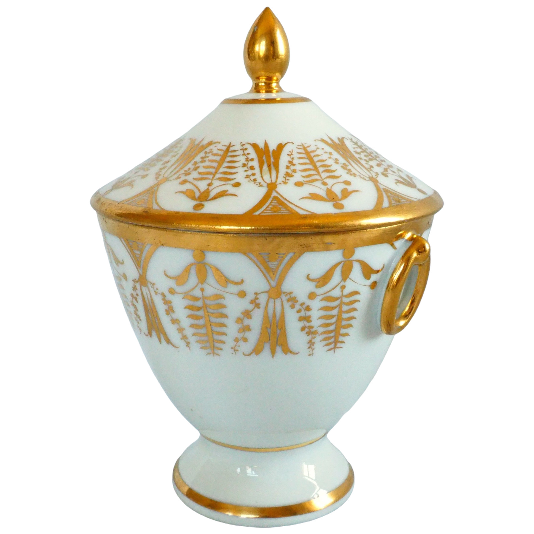 Sucrier bonbonnière d'époque Empire en porcelaine blanche et or attribué à Locré