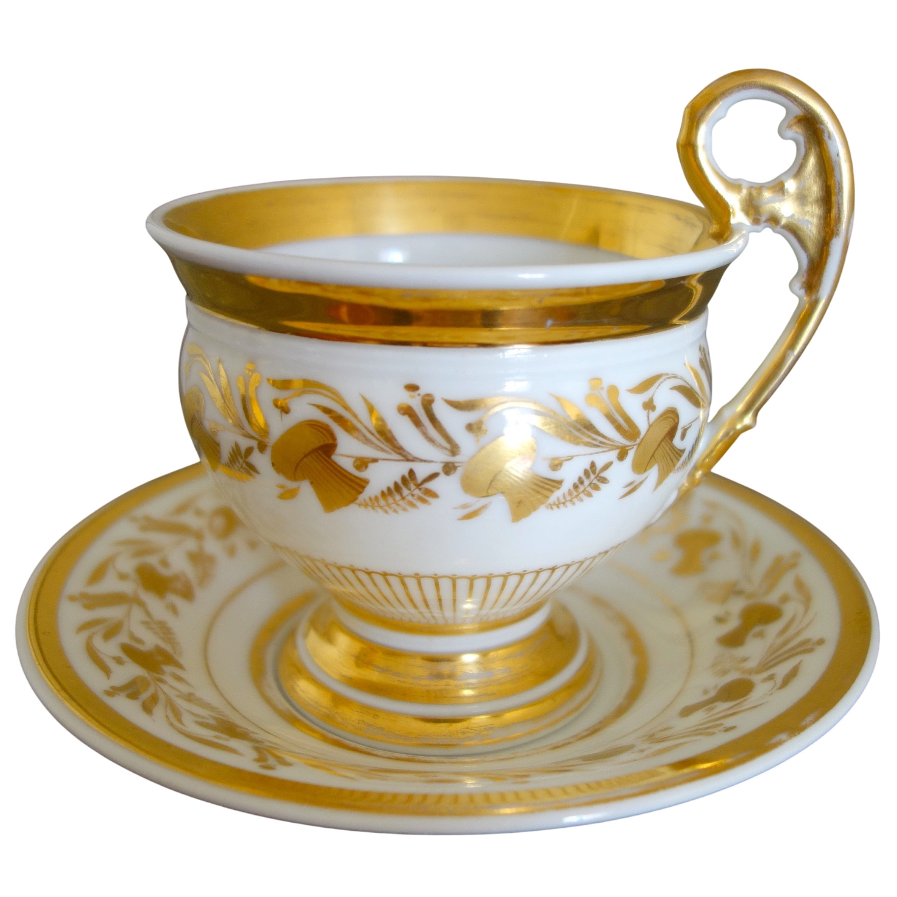 Large Empire Paris porcelain chocolate cup enhanced with fine gold - 19th century