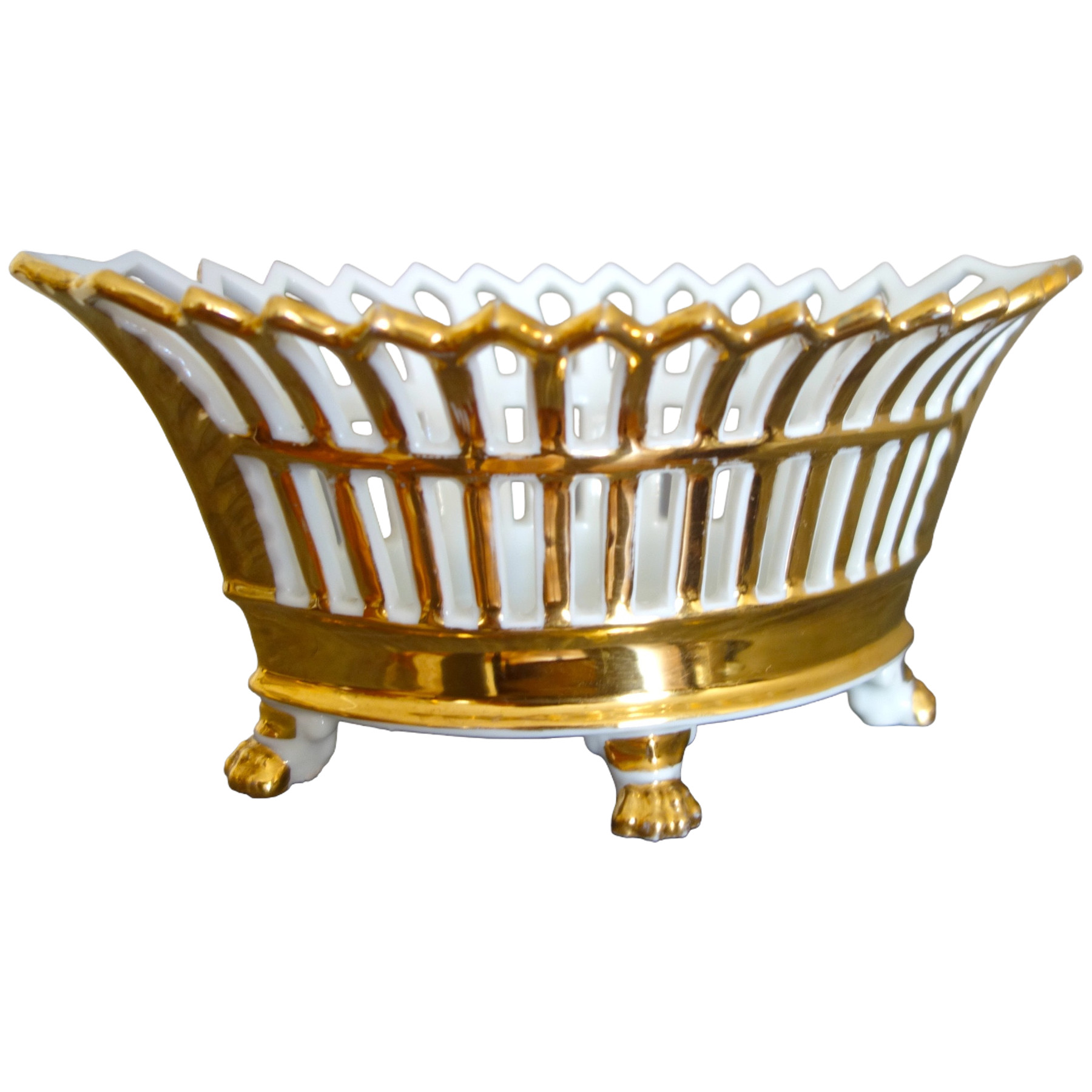 Empire Paris porcelain reticulated cup enhanced with fine gold, early 19th century