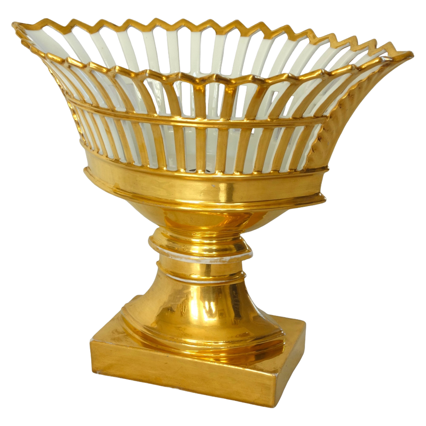 Empire Paris porcelain reticulated cup enhanced with fine gold, early 19th century