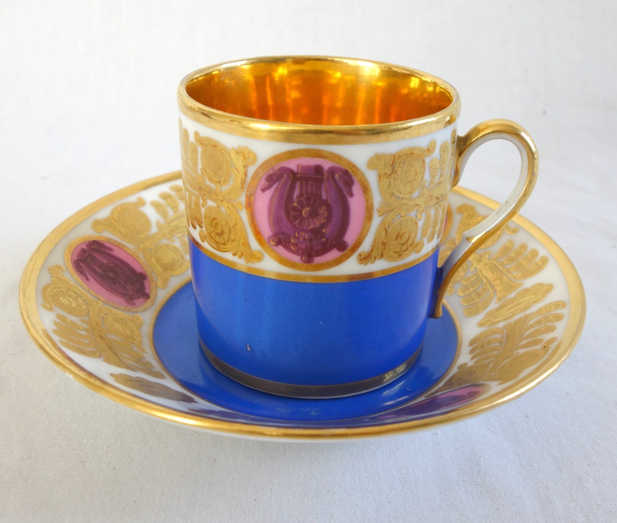 Détail — Manufacture Feuillet - tasse litron à décor polychrome et or d'époque Restauration