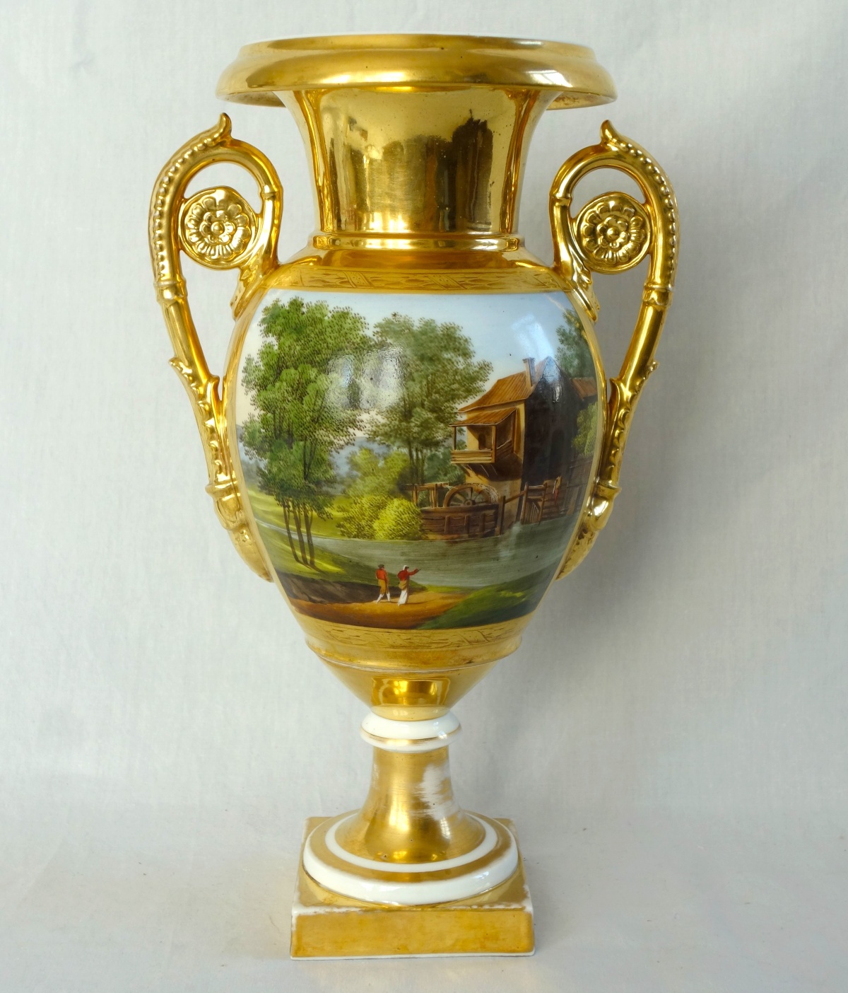 Détail — Grand vase d'ornement en porcelaine de Paris - style Empire d'époque Restauration - 30,5cm