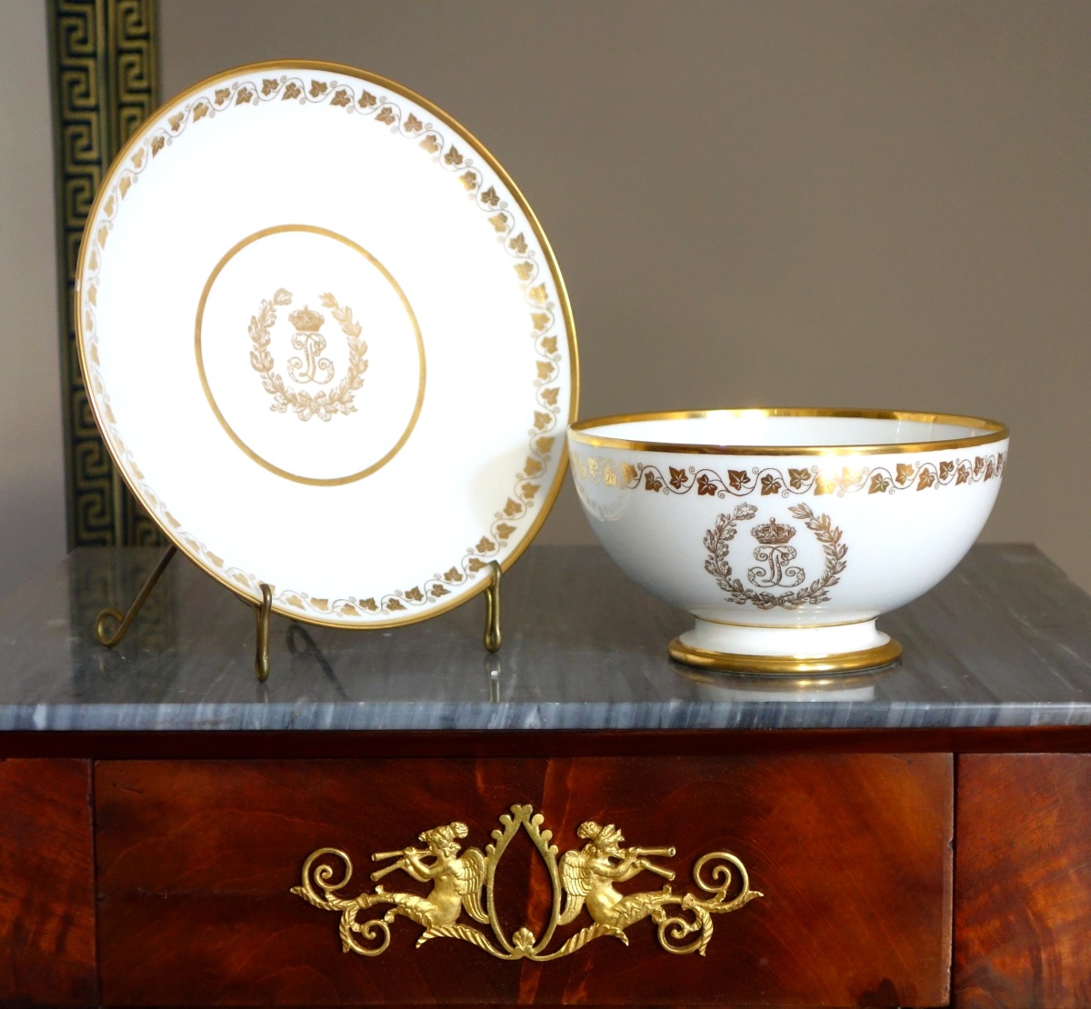 Détail — Sevres porcelain royal bowl and saucer - Château de Trianon