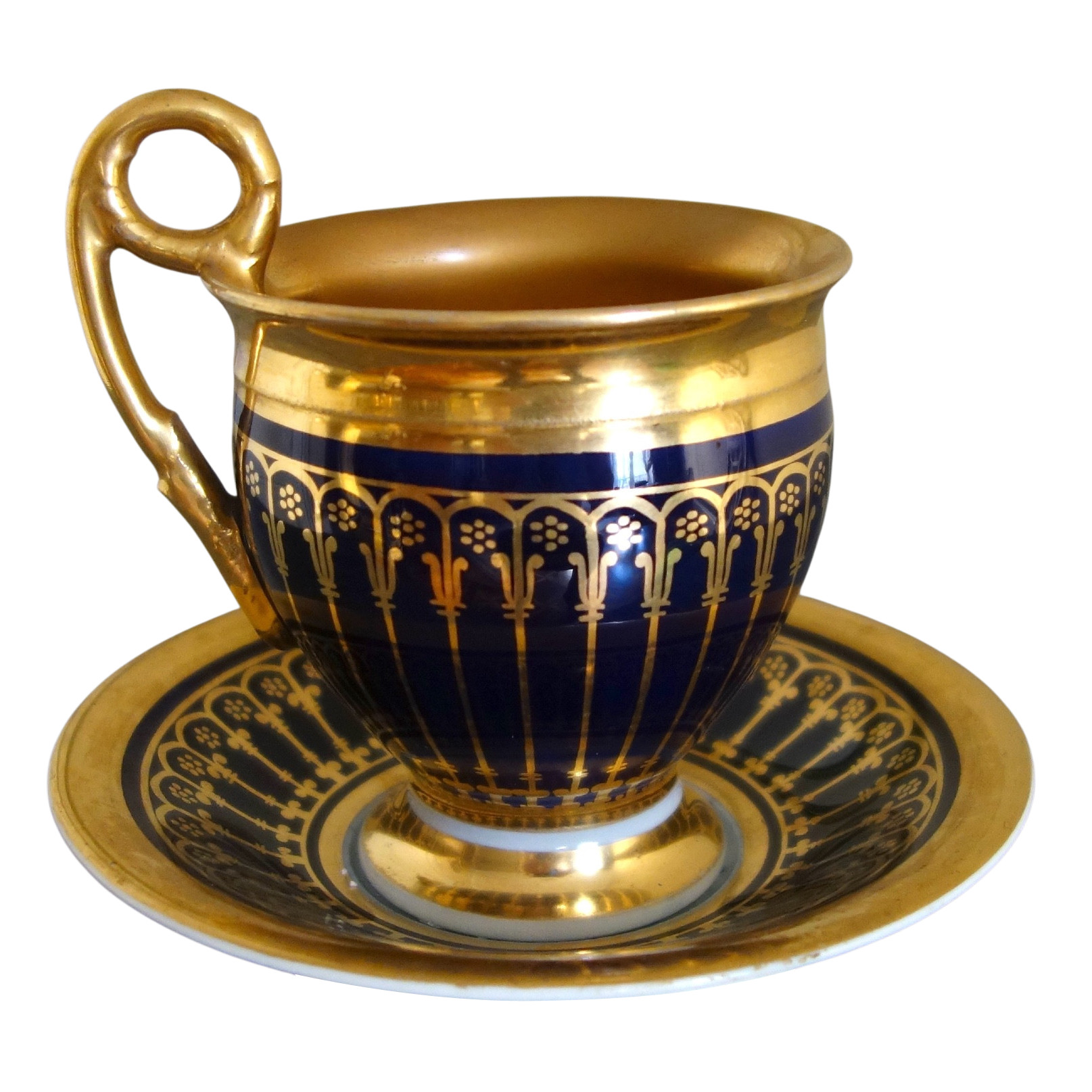 Tasse à chocolat Empire Restauration en porcelaine de Paris, décor bleu et or