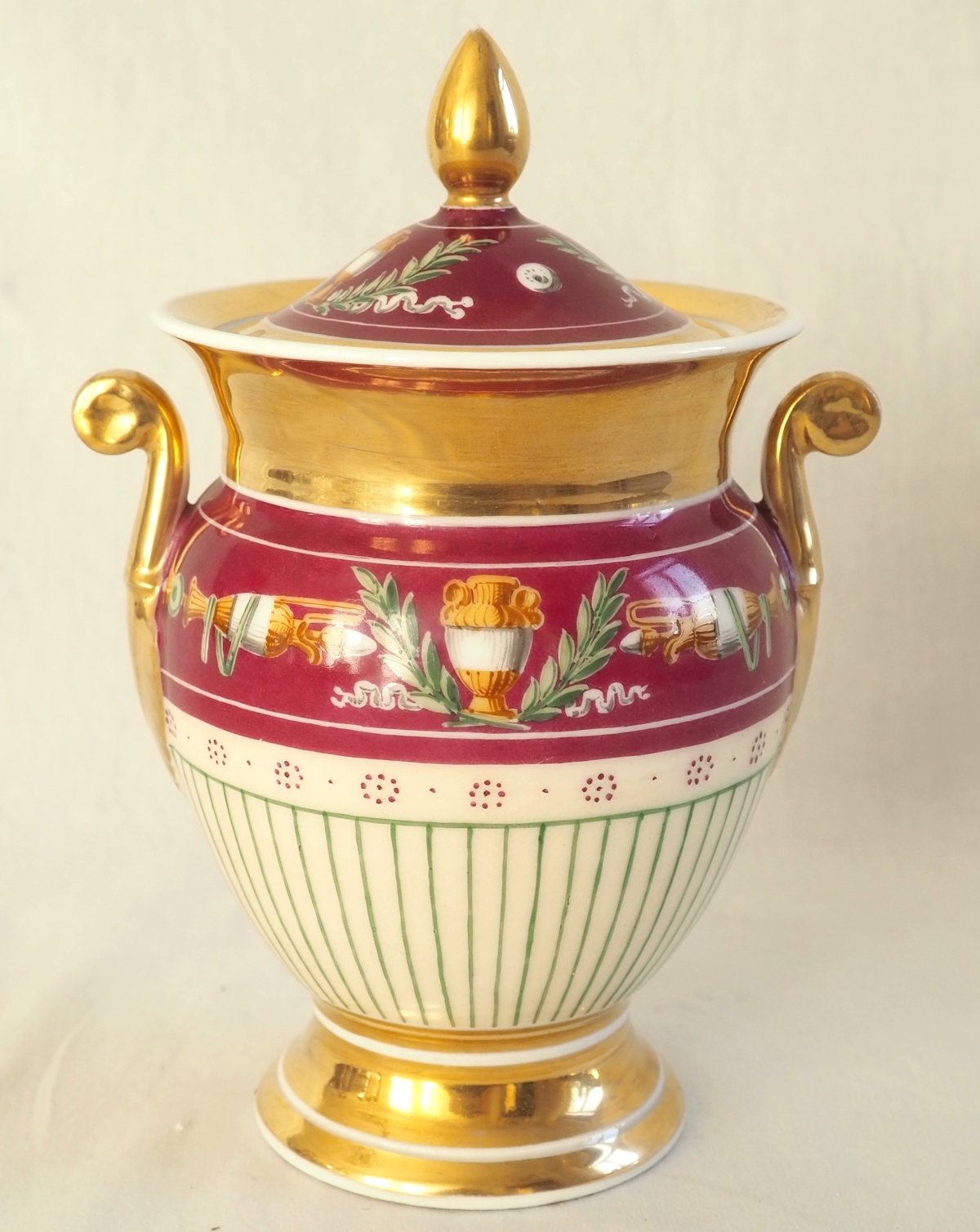 Détail — Empire Paris porcelain sugar pot attributed to Lebon Halley Manufacture