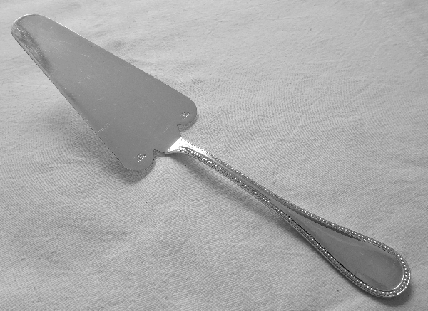 Détail — Pelle à tarte en métal argenté, Christofle, modèle Perles